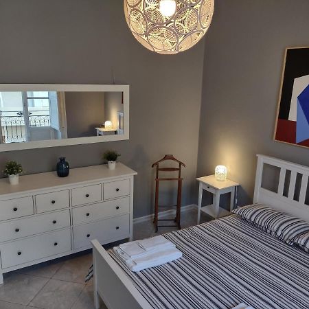Central Apartment A Due Passi Dal Porto Palermo Luaran gambar