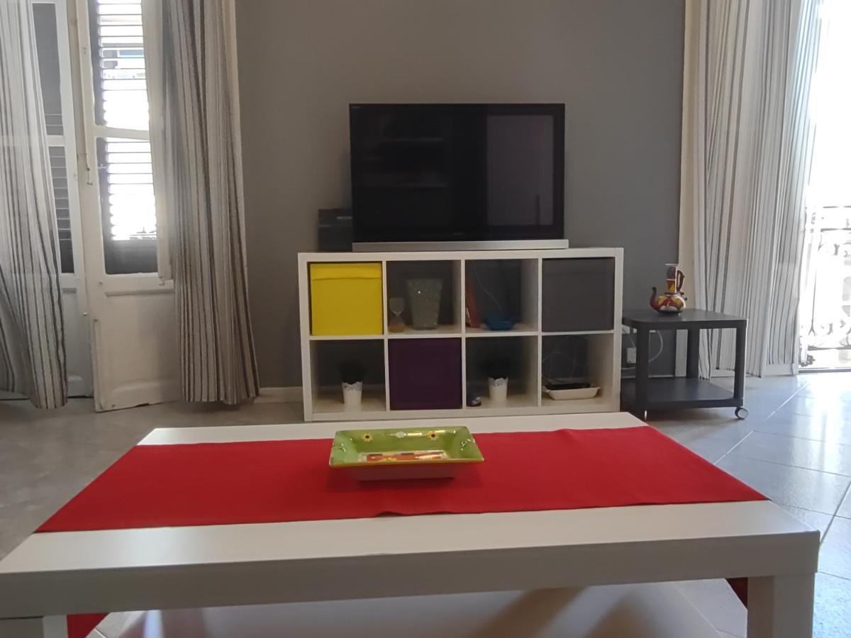 Central Apartment A Due Passi Dal Porto Palermo Luaran gambar